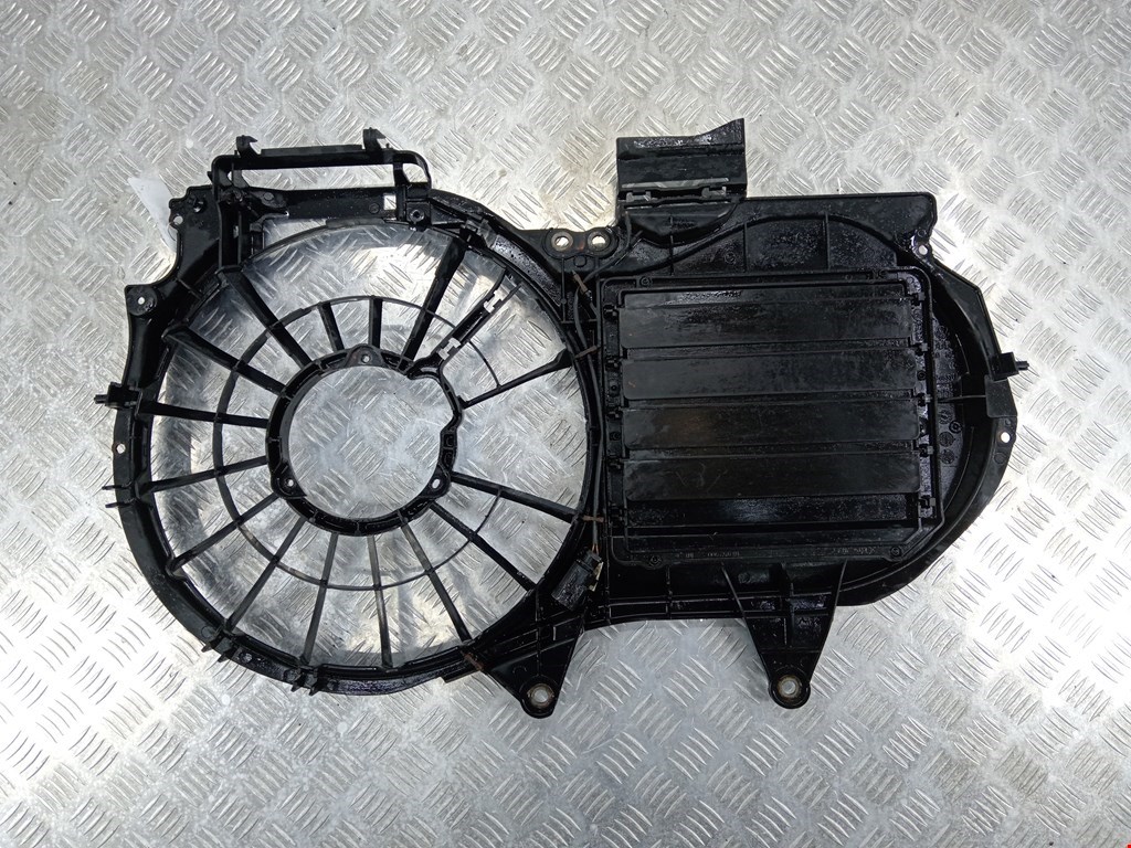 Диффузор (кожух) вентилятора AUDI A4 B7 2004-2007