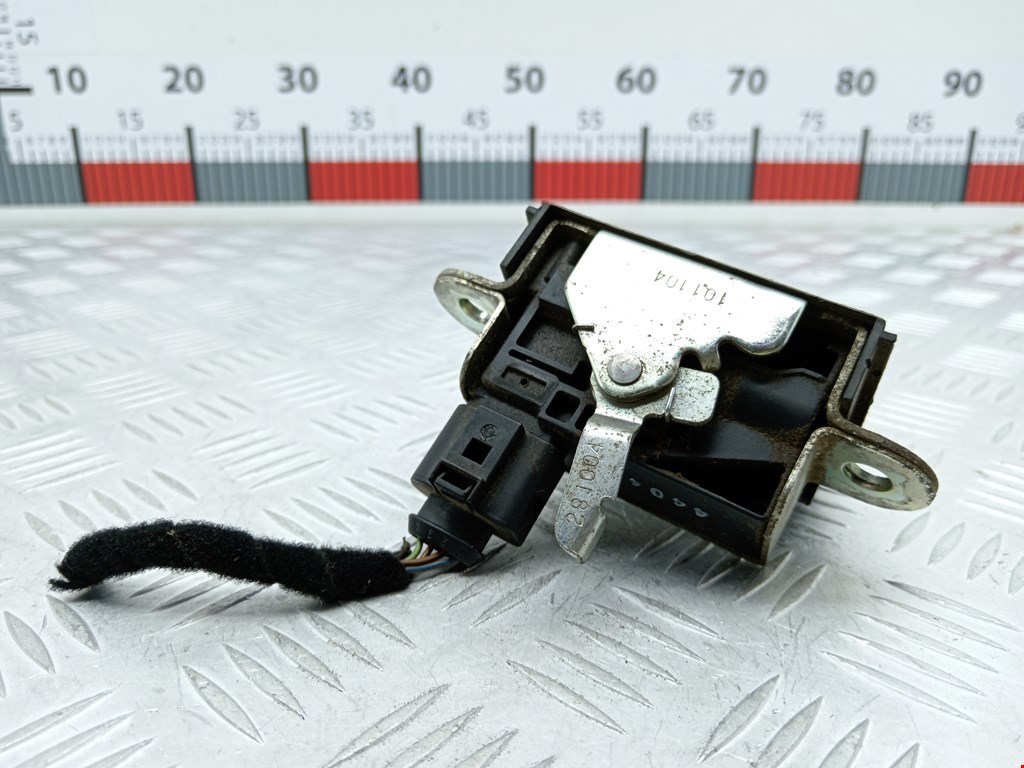 Замок багажника (крышки двери) VOLKSWAGEN Touran 2003-2010