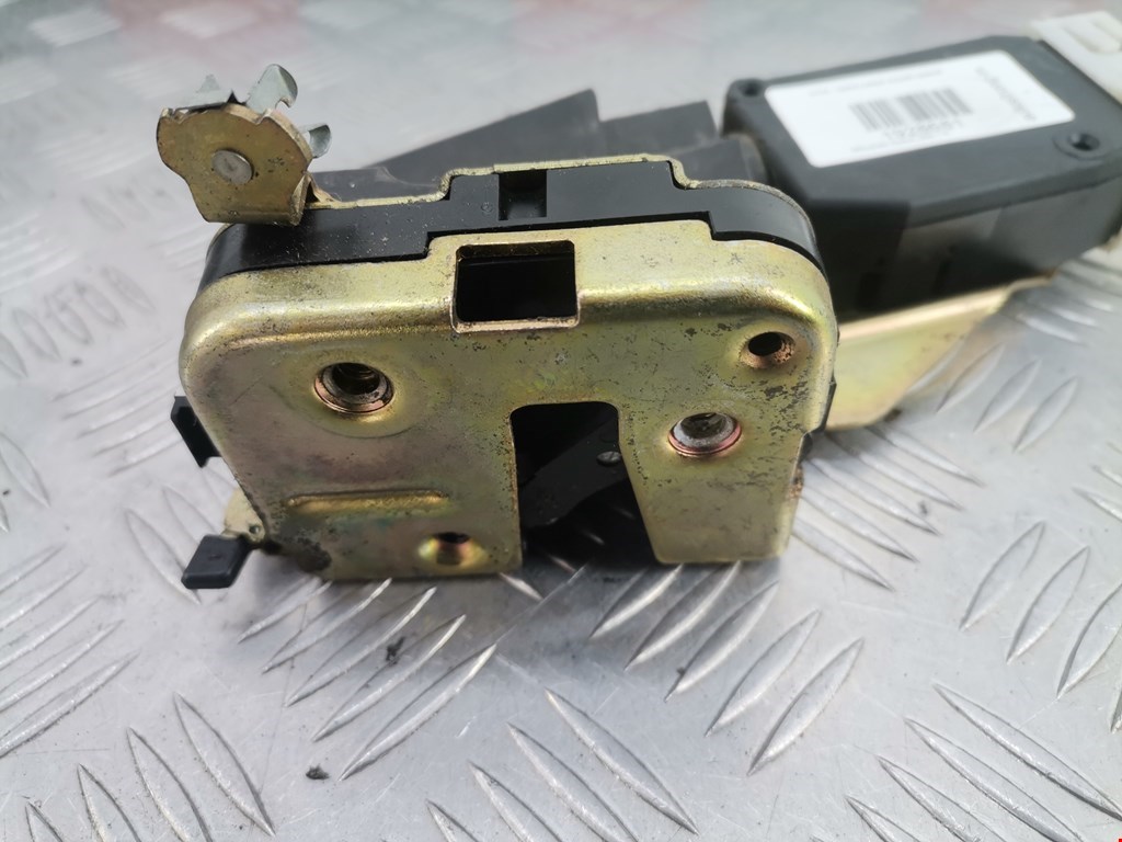 Замок двери задней правой MITSUBISHI Space Star 1999-2006