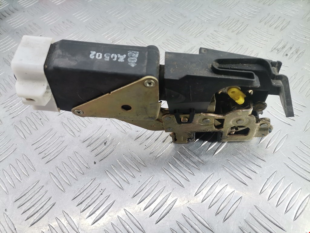 Замок двери задней правой MITSUBISHI Space Star 1999-2006