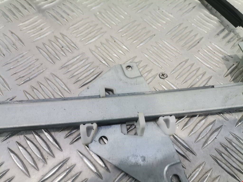 Стеклоподъемник задний правый MITSUBISHI Space Star 1999-2006