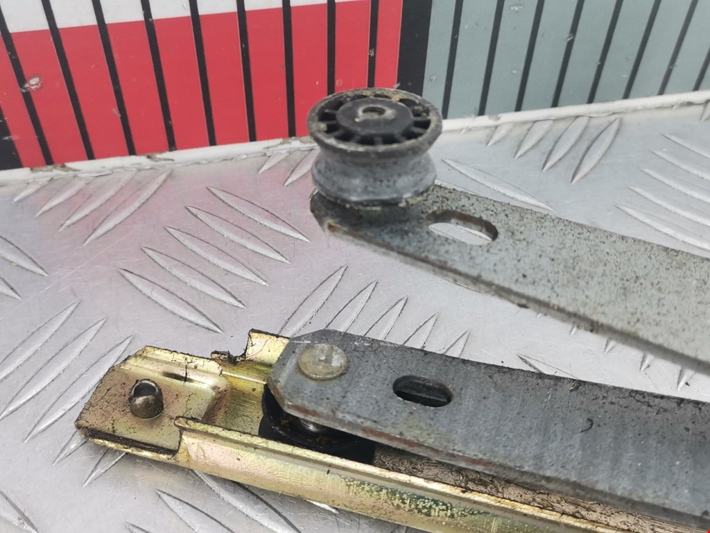 Стеклоподъемник передний правый FORD Sierra 1982-1987