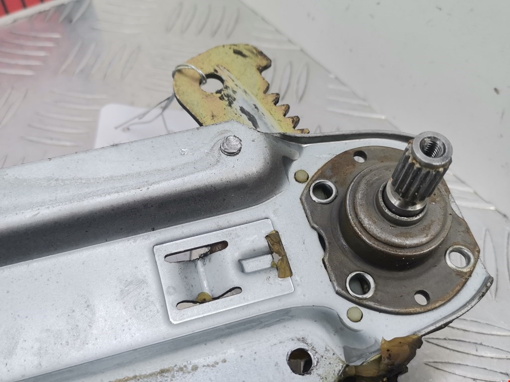 Стеклоподъемник передний правый FORD Sierra 1982-1987