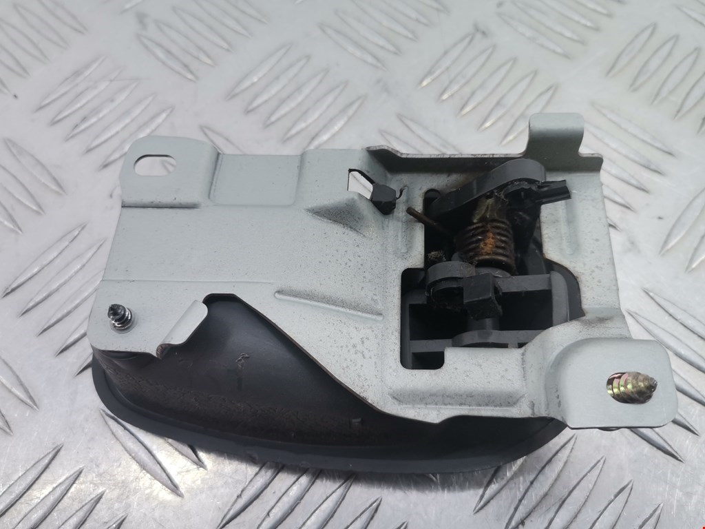 Ручка дверная передняя внутренняя правая MITSUBISHI Colt CJ 1995-2003