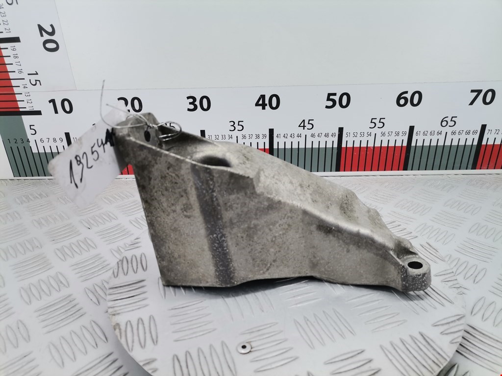 Кронштейн (крепление лапа) двигателя Audi A4 B5 (1994-2001)