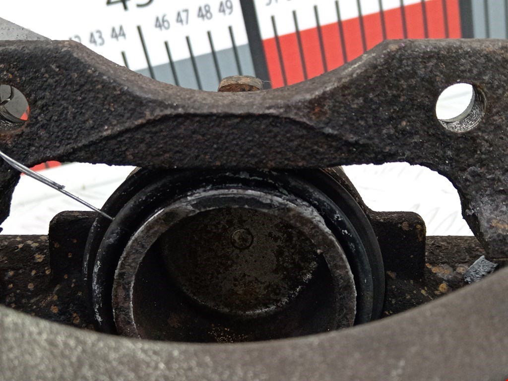 Суппорт передний левый NISSAN Primera P11 1996-2002