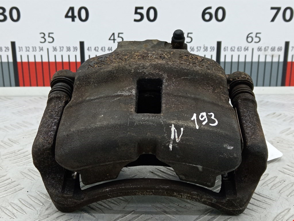 Суппорт передний левый NISSAN Primera P11 1996-2002