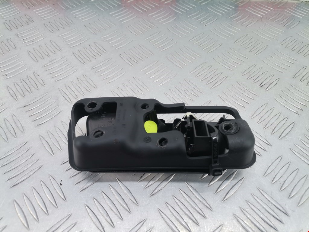 Ручка дверная задняя внутренняя левая VOLKSWAGEN Touran 2003-2010