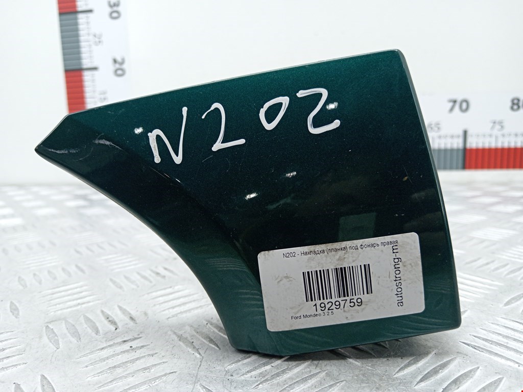 Накладка (планка) под фонарь правая Ford Mondeo 3 (2000-2007)