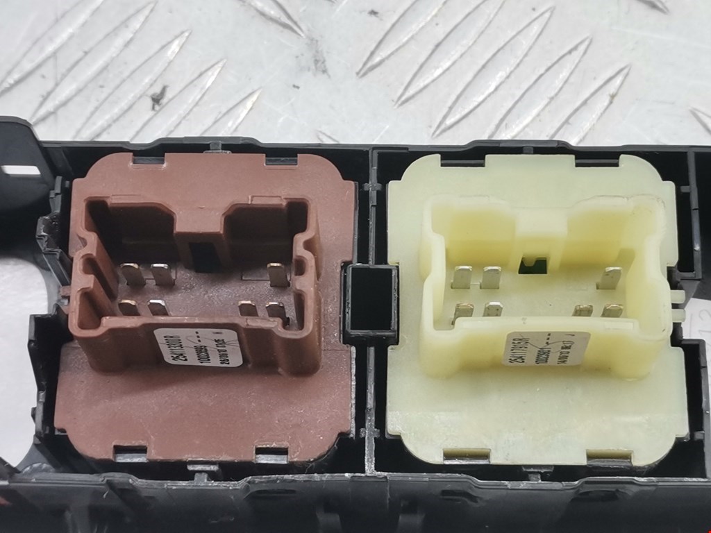 Блок управления стеклоподъемниками RENAULT Captur II 2019-н.в.