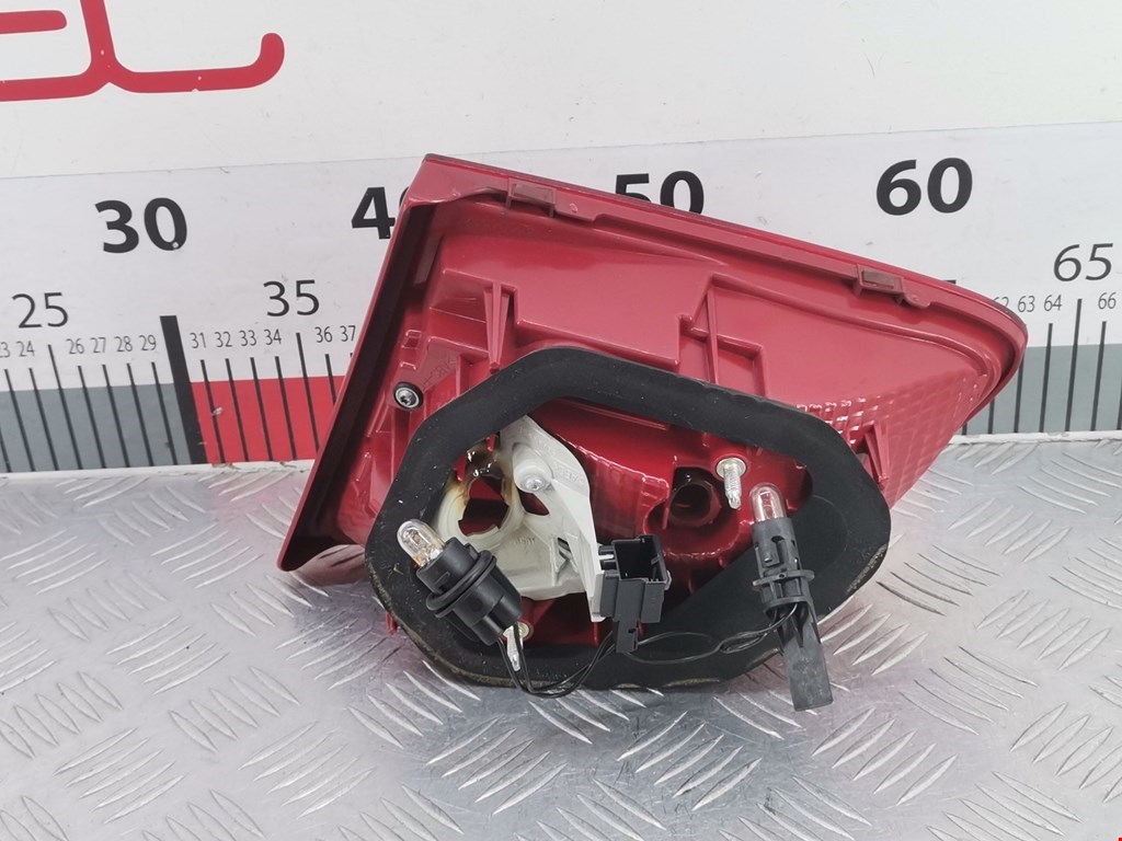 Фонарь задний внутренний левый VOLKSWAGEN Passat B7 2011-2015