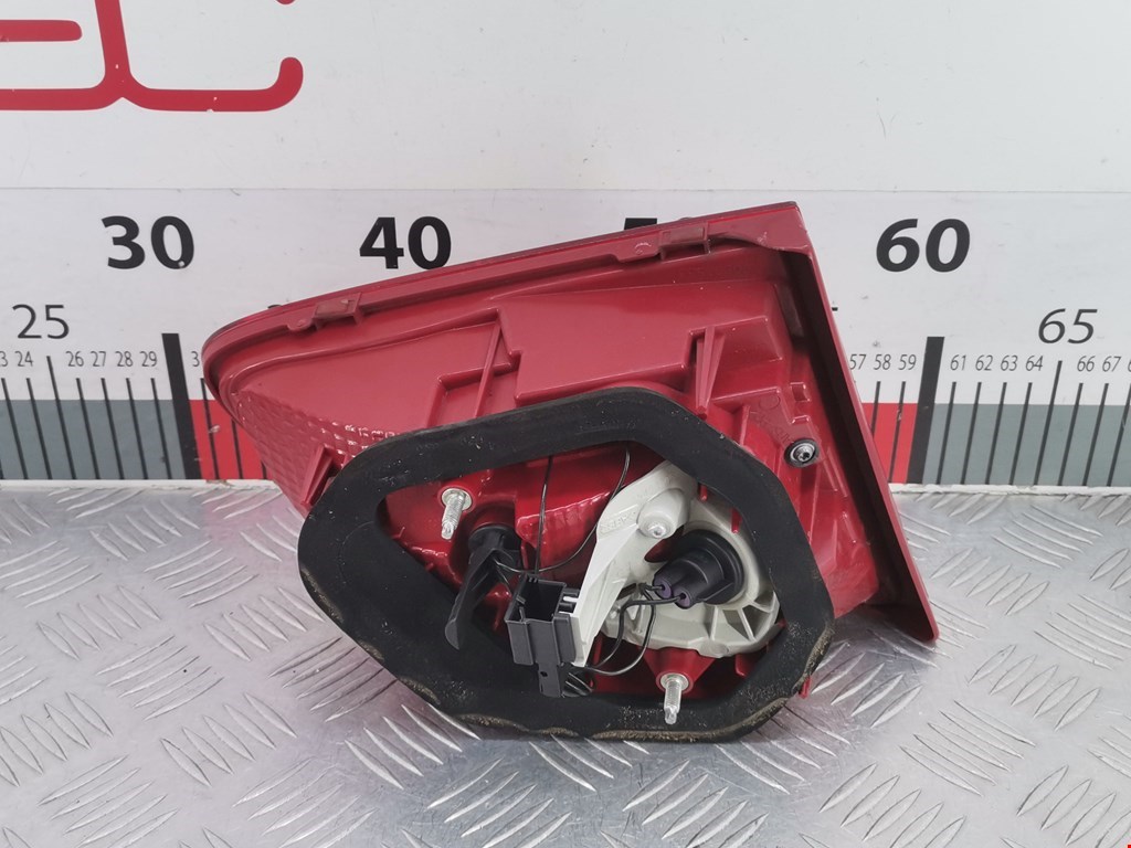 Фонарь задний внутренний правый VOLKSWAGEN Passat B7 2011-2015