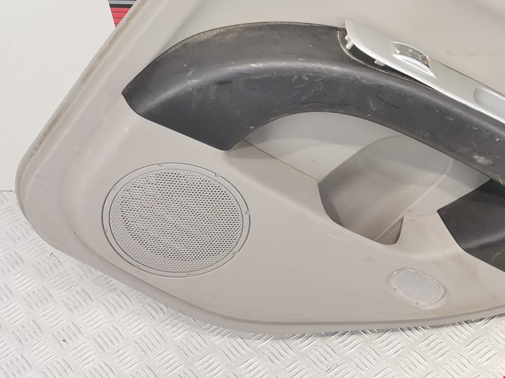 Обшивка двери задняя правая MITSUBISHI L200 KB 2006-2015