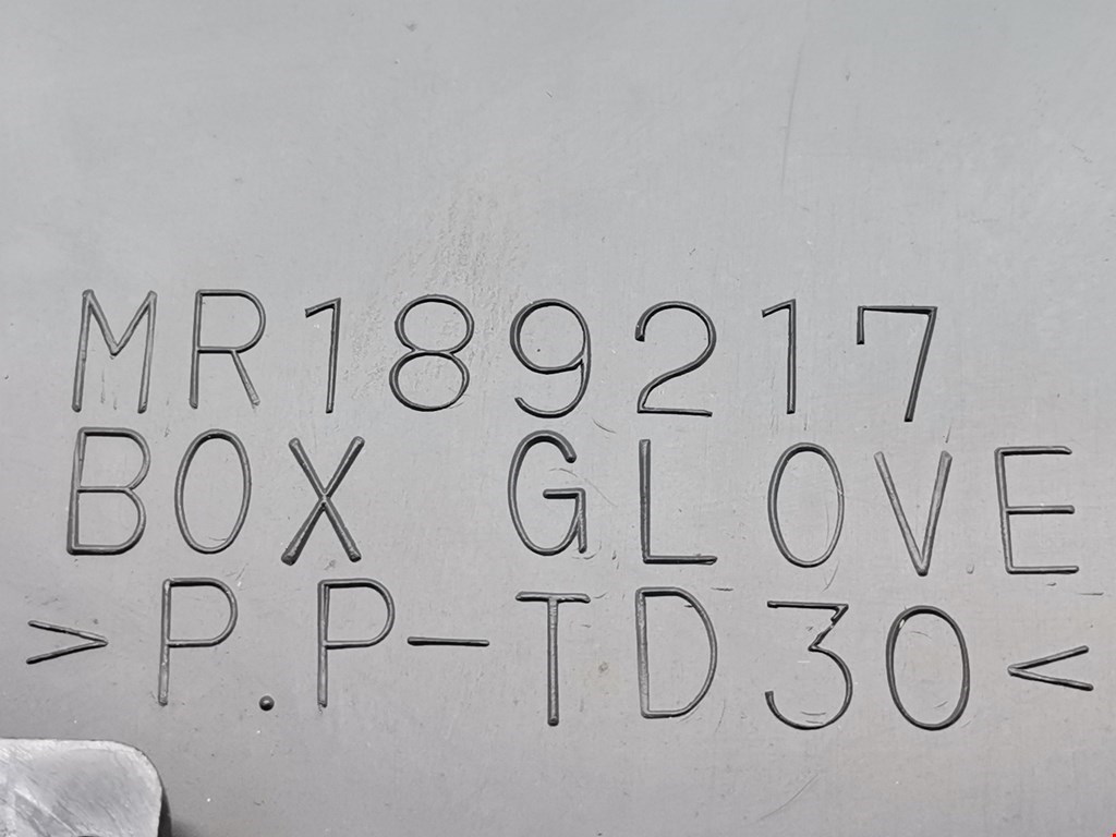 Бардачок MITSUBISHI Colt CJ 1995-2003