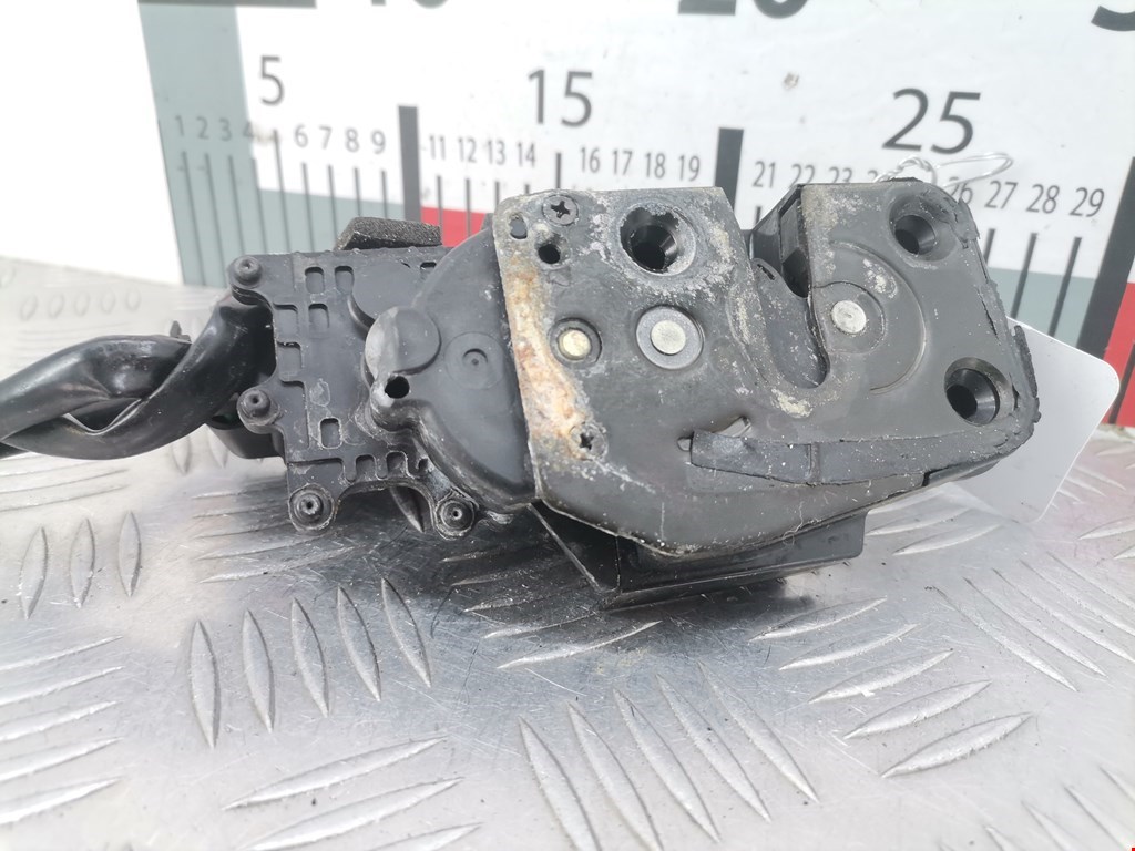 Замок двери задней правой MAZDA Xedos 6 1992-1999