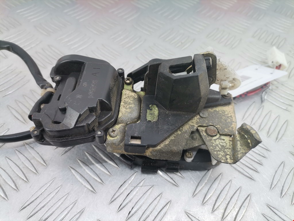 Замок двери задней левой MAZDA Premacy CP 1999-2004