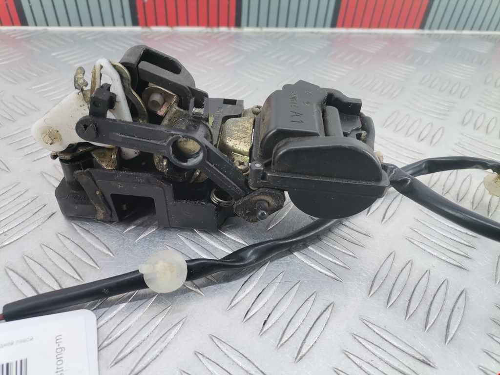 Замок двери задней левой MAZDA Premacy CP 1999-2004