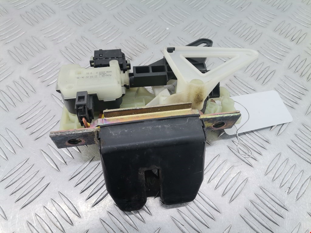 Замок багажника (крышки двери) VOLVO V70 II 2000-2007