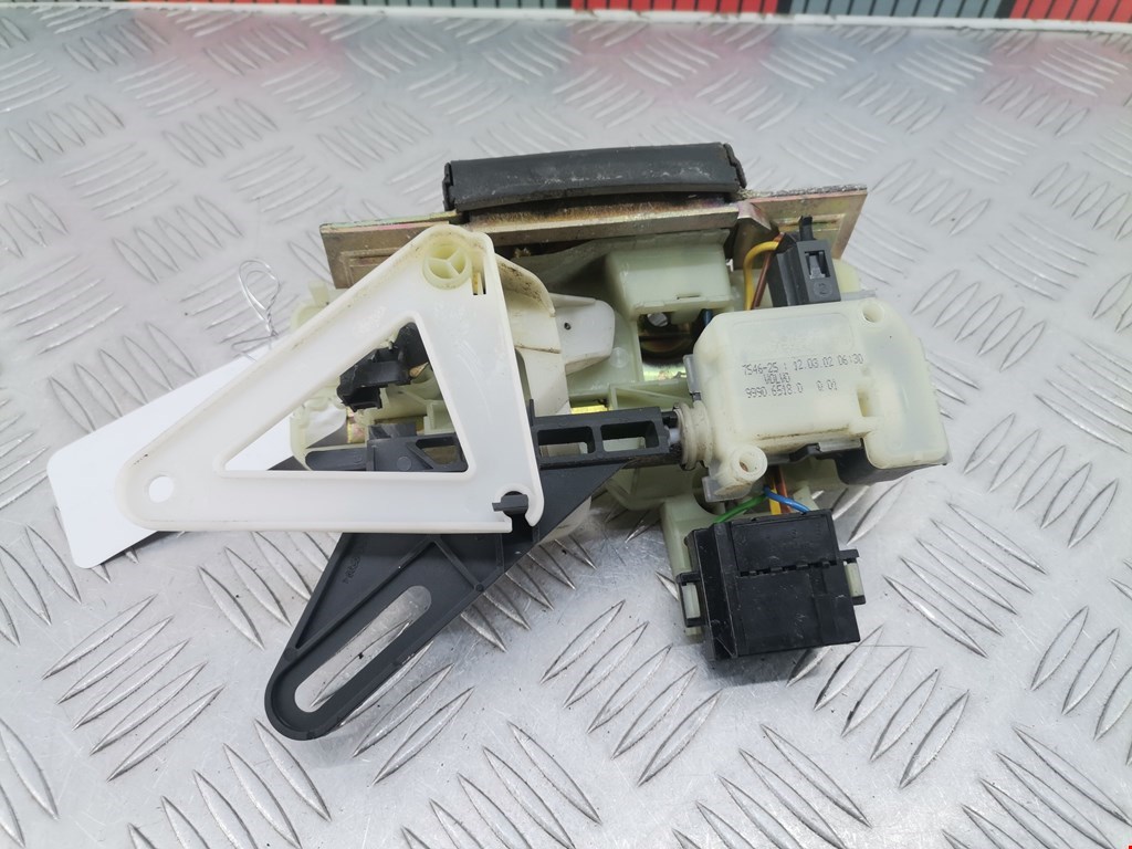 Замок багажника (крышки двери) VOLVO V70 II 2000-2007