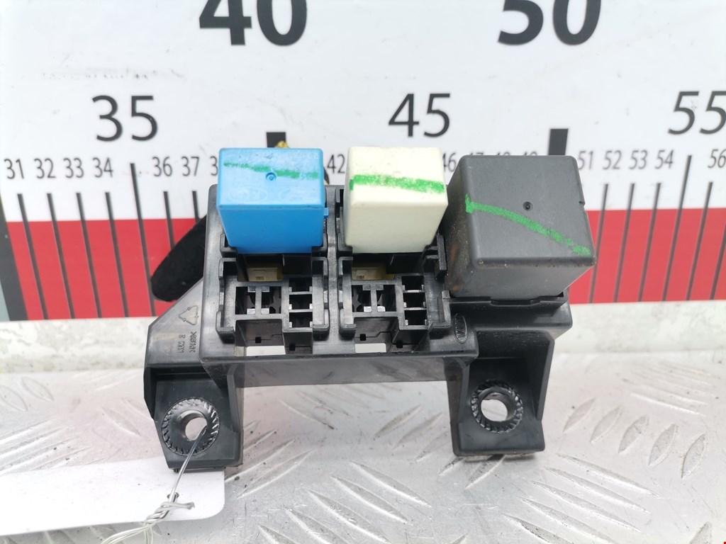 Блок реле KIA Sorento 2002-2009