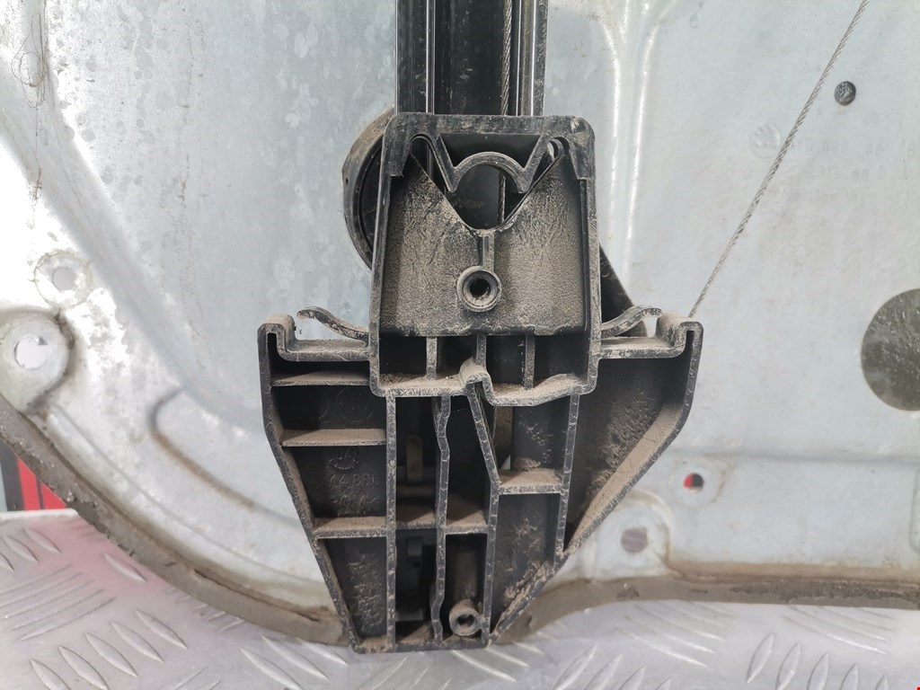 Стеклоподъемник задний правый SKODA Fabia MK1 1999-2006