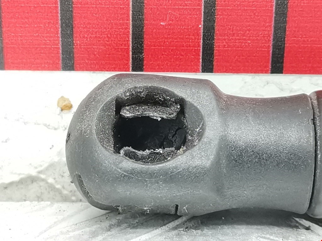 Амортизатор капота левый=правый OPEL Astra H/Family 2004-2015