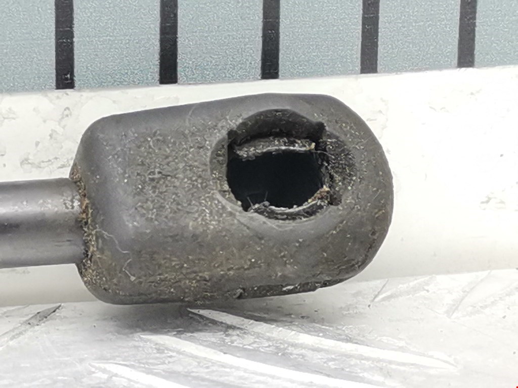 Амортизатор капота левый=правый OPEL Astra H/Family 2004-2015