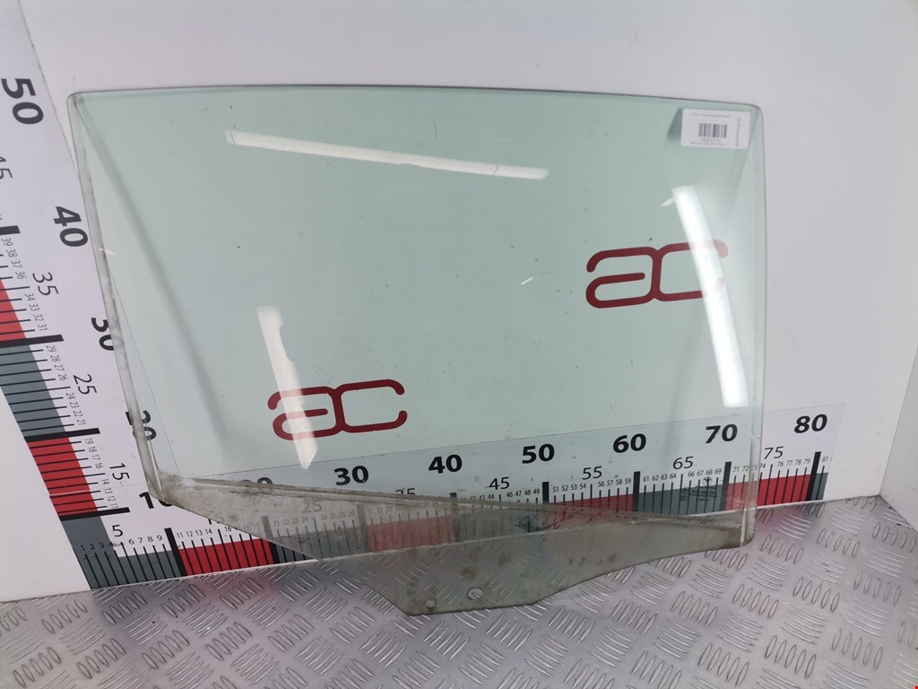 Стекло двери заднее правое BMW 1er E81\E87 2004-2011