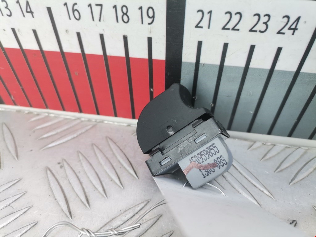 Кнопка стеклоподъемника AUDI A3 8P 2003-2013