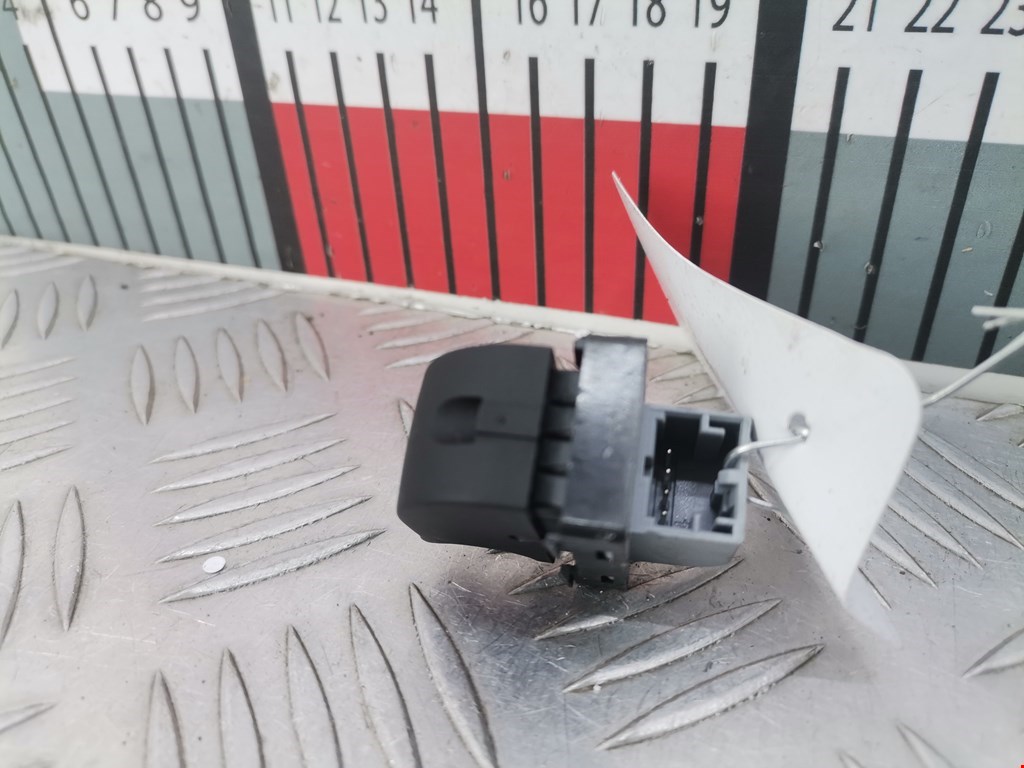Кнопка стеклоподъемника AUDI A3 8P 2003-2013
