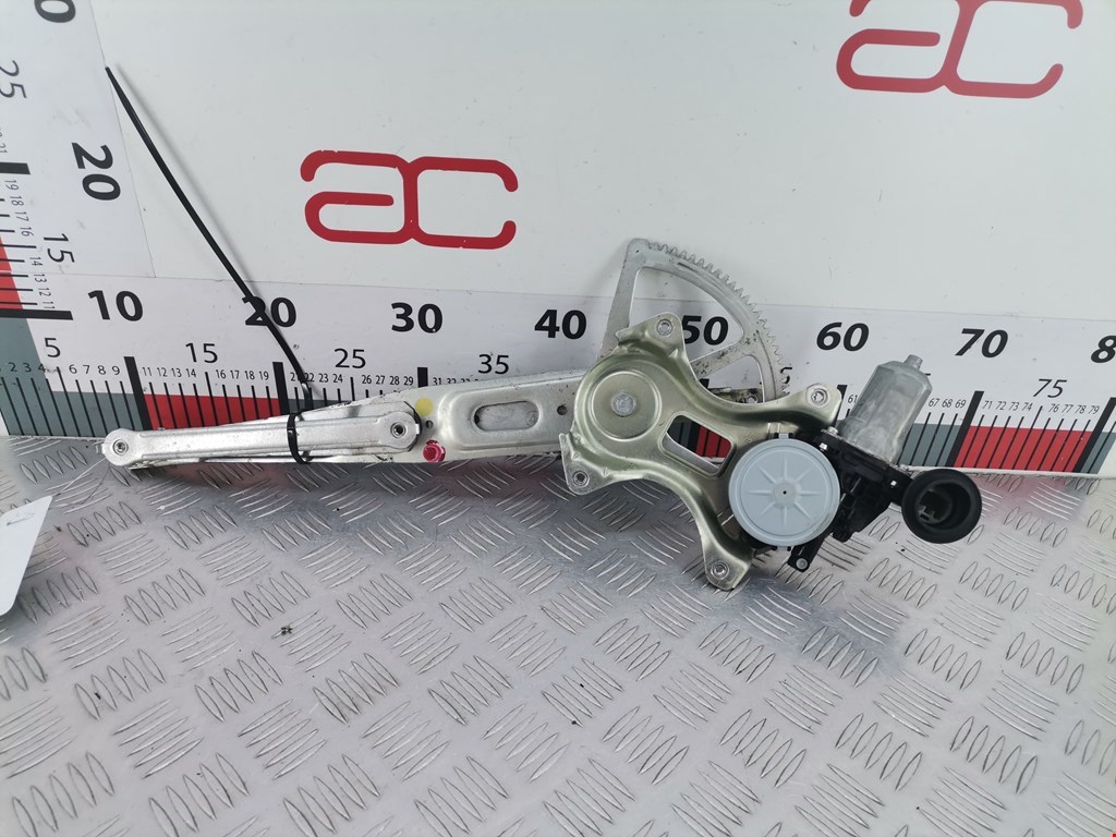 Стеклоподъемник задний левый TOYOTA Prius II XW20 2003-2012