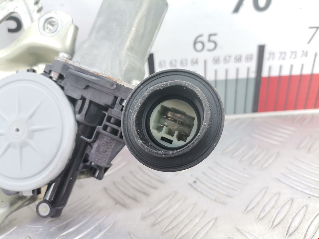 Стеклоподъемник задний левый TOYOTA Prius II XW20 2003-2012