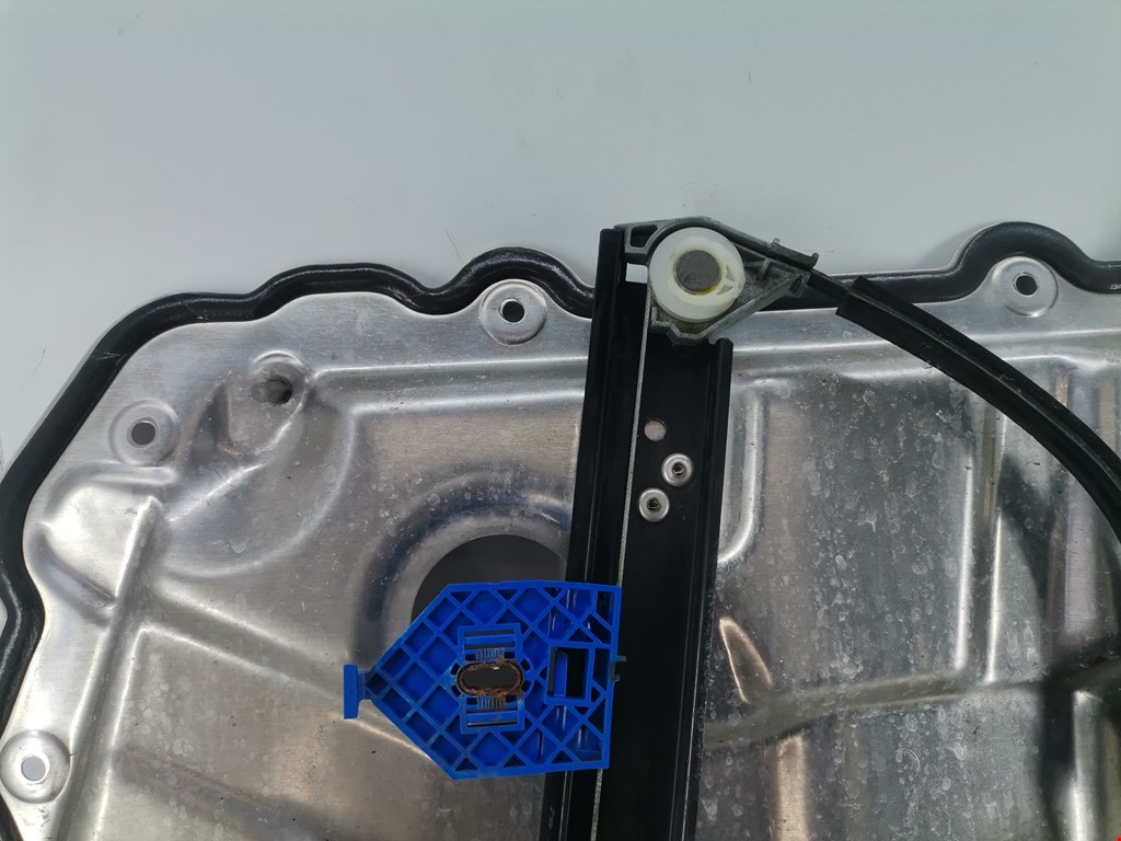 Стеклоподъемник задний левый AUDI A8 D3 2003-2010