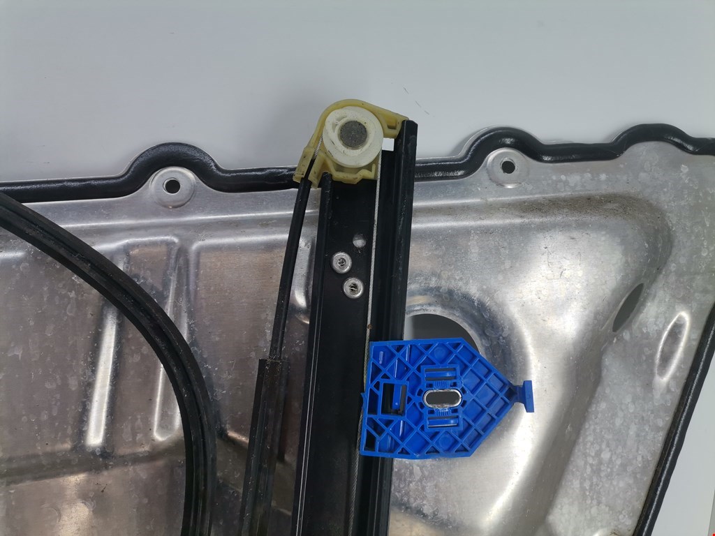 Стеклоподъемник задний левый AUDI A8 D3 2003-2010