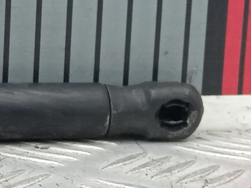 Амортизатор капота левый=правый OPEL Astra H/Family 2004-2015