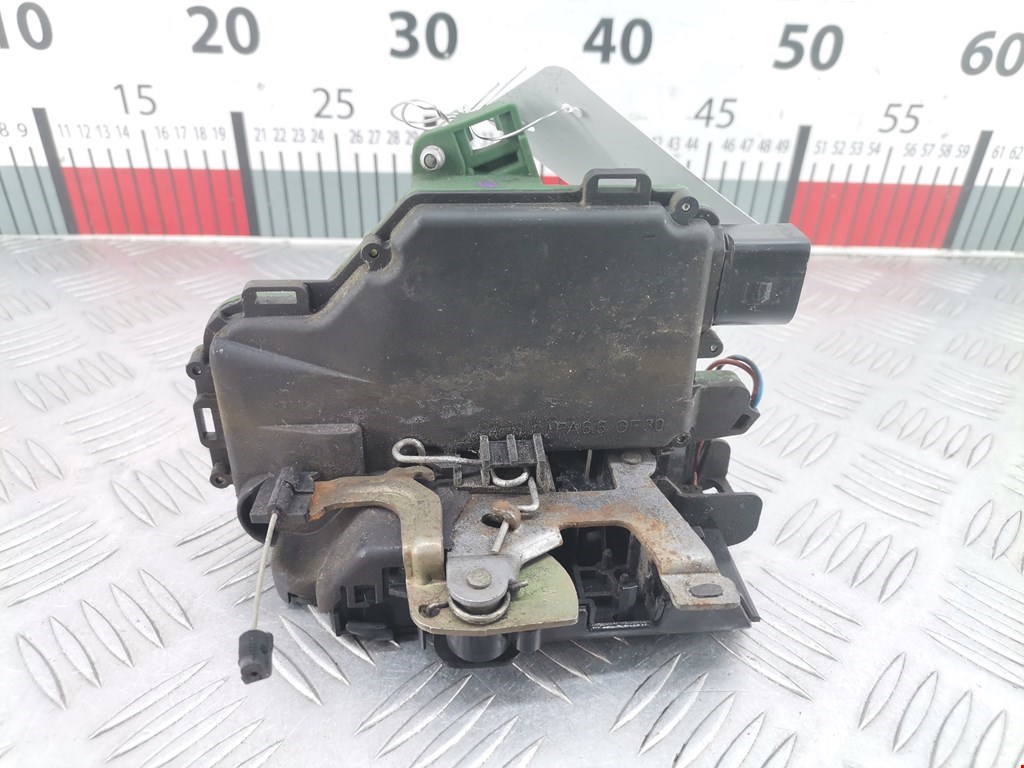 Замок двери передней правой VOLKSWAGEN Golf IV 1997-2003
