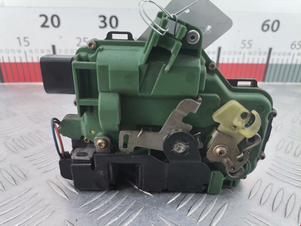 Замок двери передней правой VOLKSWAGEN Golf IV 1997-2003