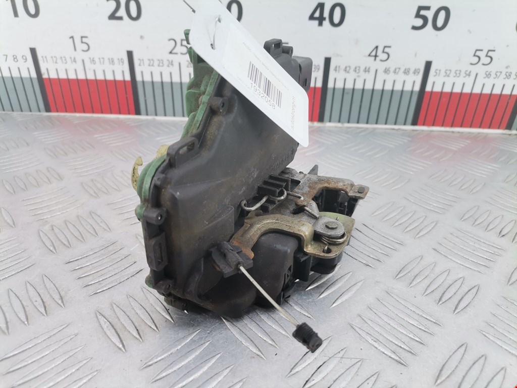 Замок двери передней правой VOLKSWAGEN Golf IV 1997-2003