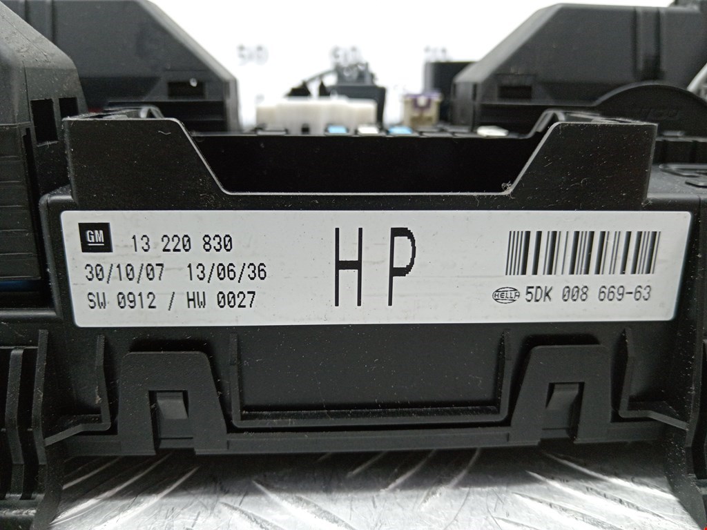 Датчик уровня в бачок омывателя OPEL Astra H/Family 2004-2015