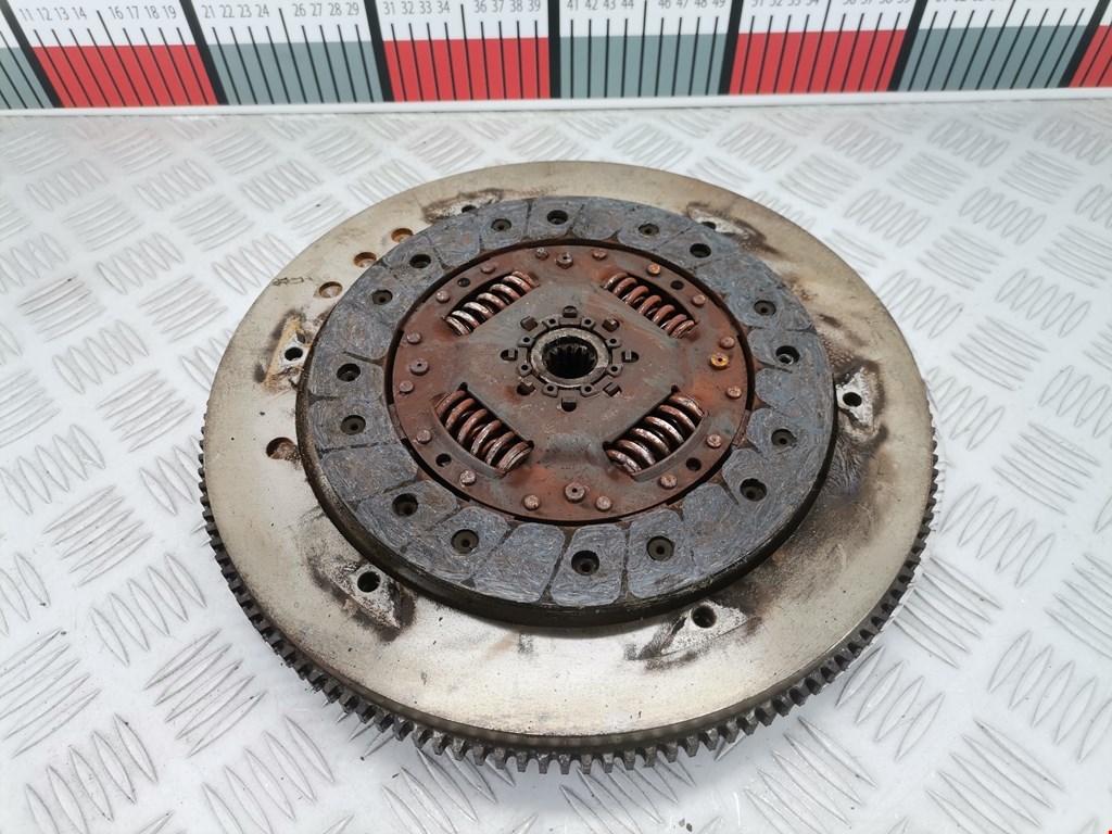 Маховик (демпфер сцепления) OPEL Corsa C 2000-2006