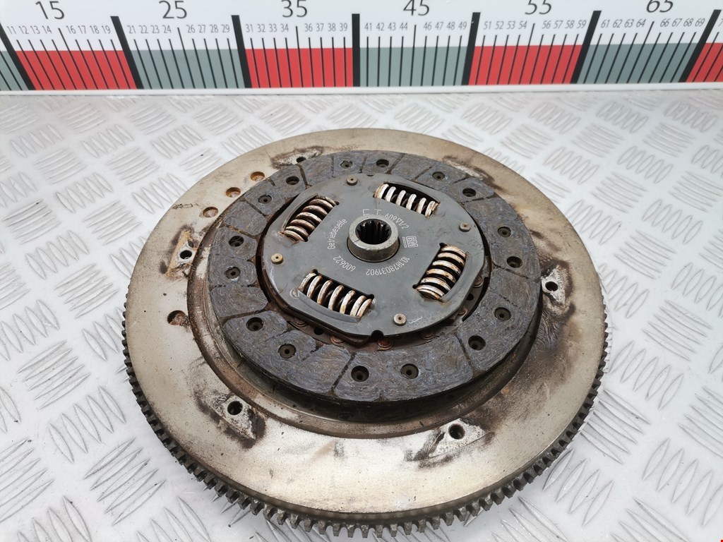 Маховик (демпфер сцепления) OPEL Corsa C 2000-2006