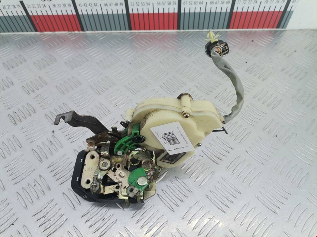 Замок двери передней правой KIA Sorento 2002-2009