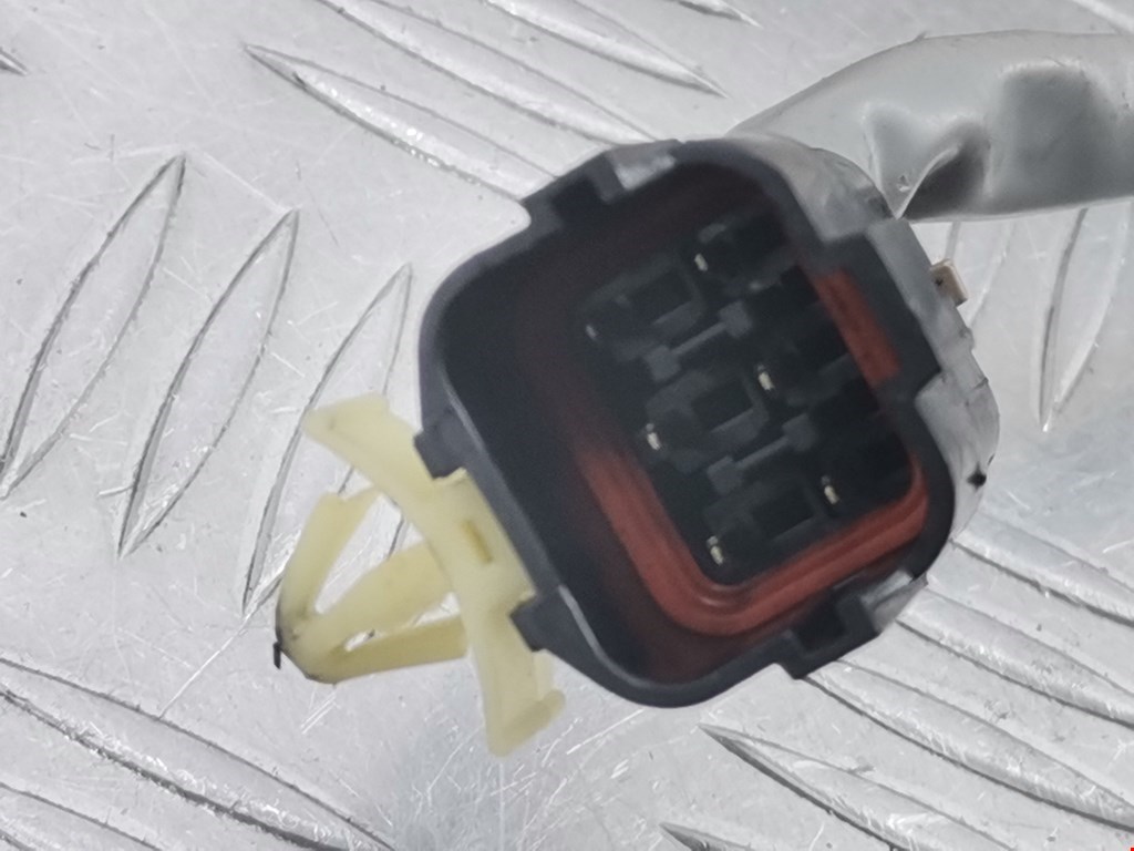 Замок двери передней правой KIA Sorento 2002-2009