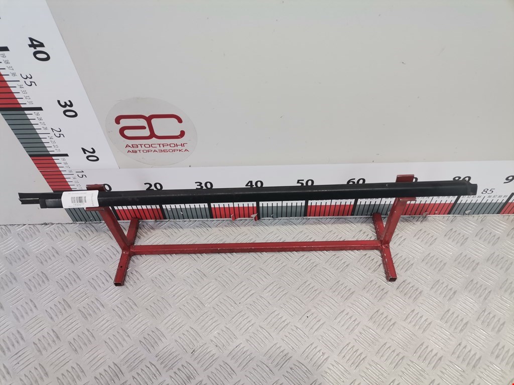 Накладка декоративная (молдинг) стекла двери передней правой Nissan Navara (D40) (2004-2015)