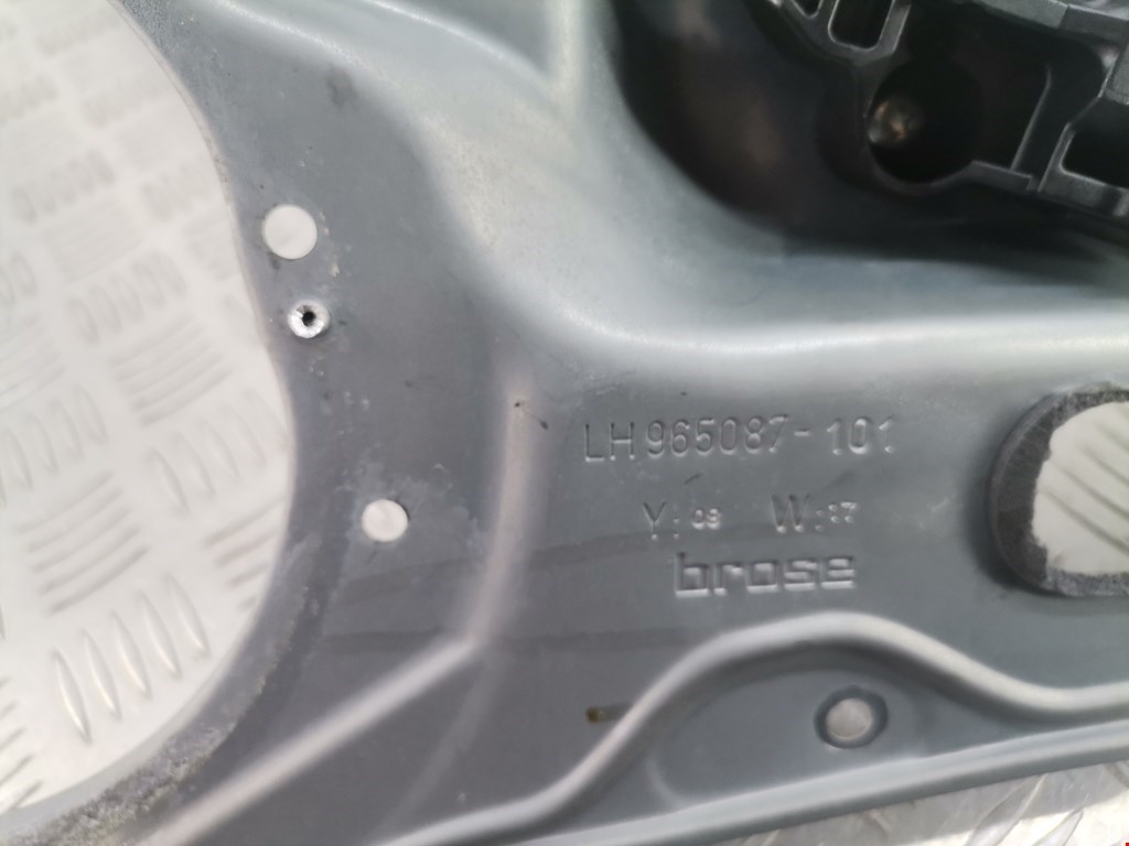 Стеклоподъемник задний левый FORD Kuga 2008-2012