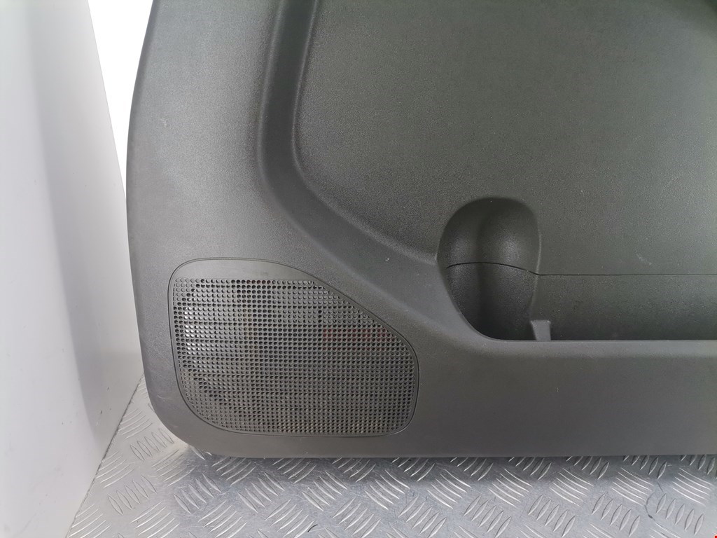 Обшивка двери передняя правая NISSAN Navara III D40 2005-2015