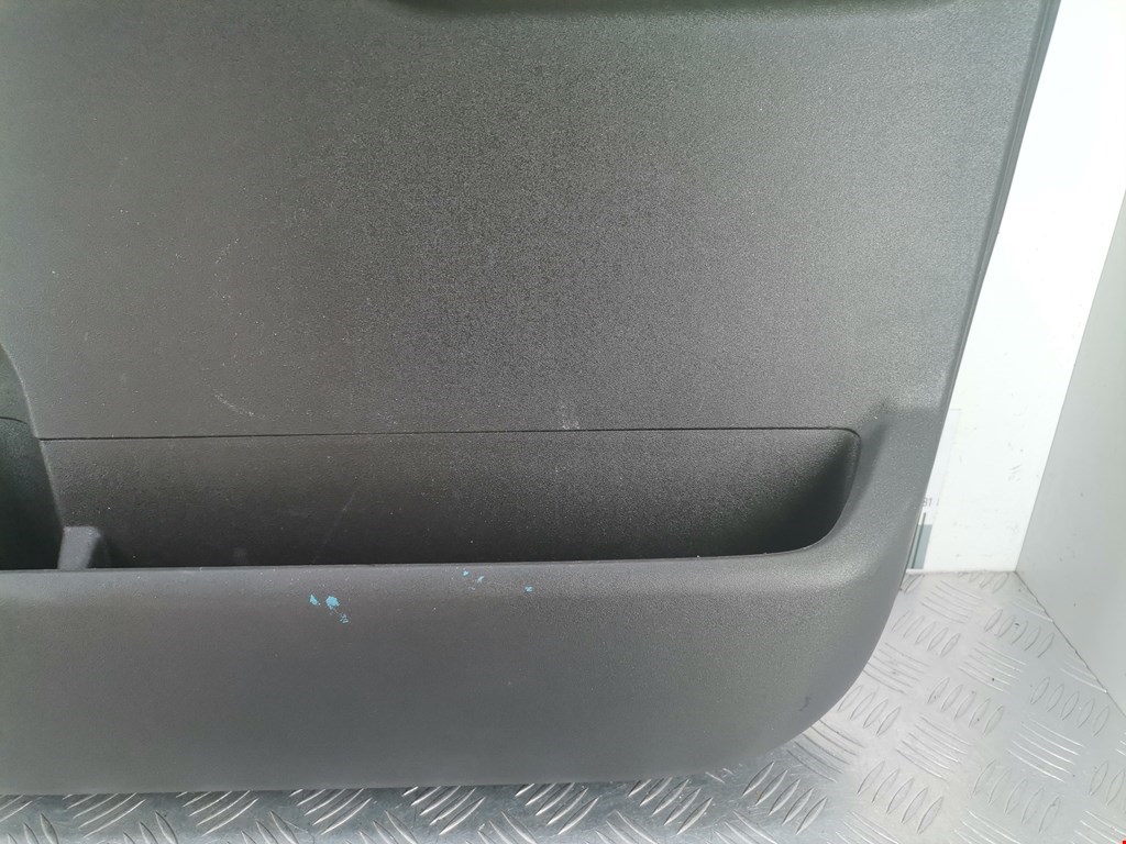 Обшивка двери передняя правая NISSAN Navara III D40 2005-2015