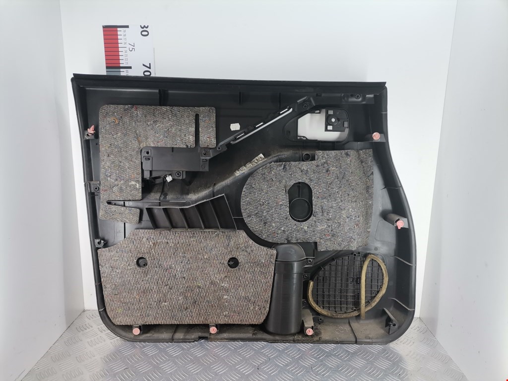 Обшивка двери передняя правая NISSAN Navara III D40 2005-2015