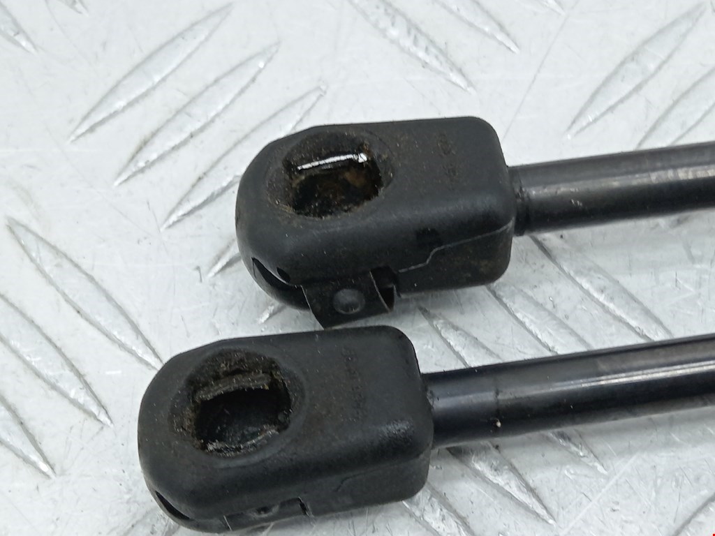 Амортизатор капота левый=правый OPEL Astra H/Family 2004-2015