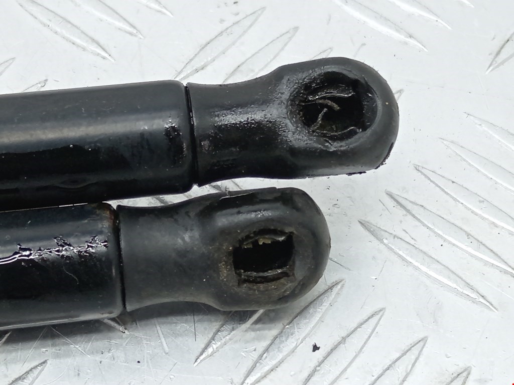 Амортизатор капота левый=правый OPEL Astra H/Family 2004-2015